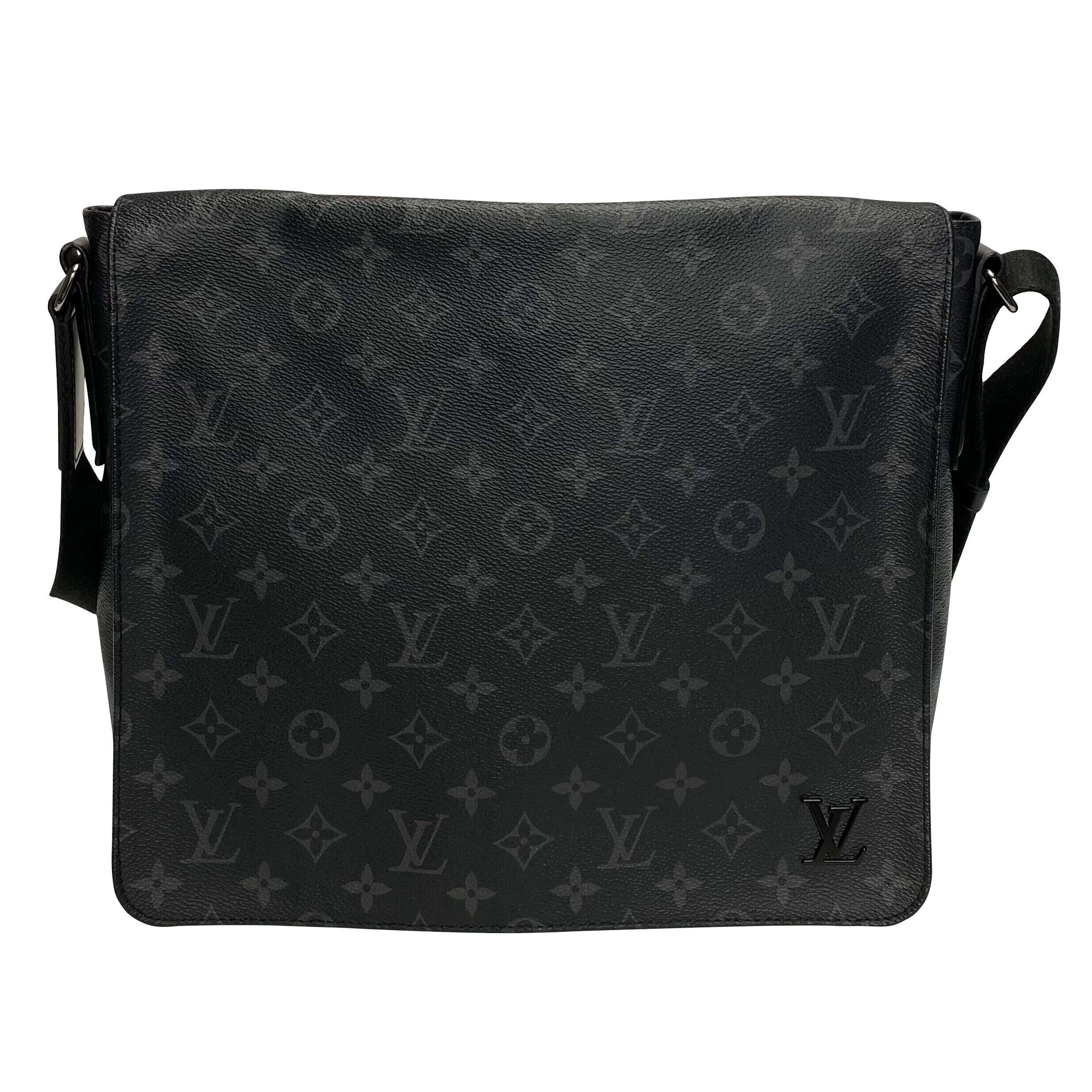 Bolsa Louis Vuitton District MM Monogram Eclipse