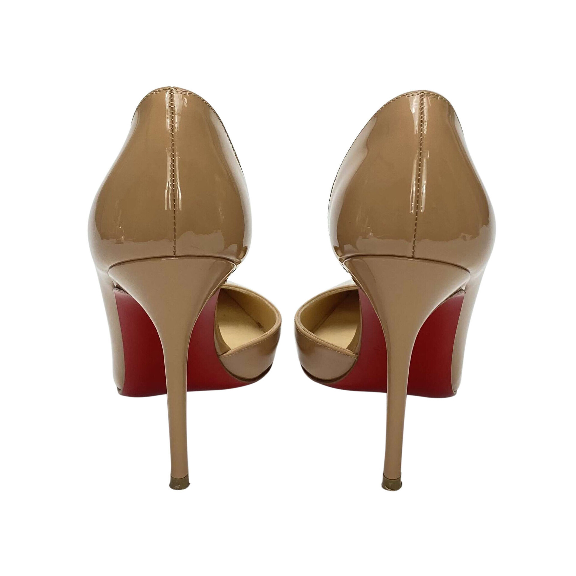 Scarpin Christian Louboutin Verniz Bege