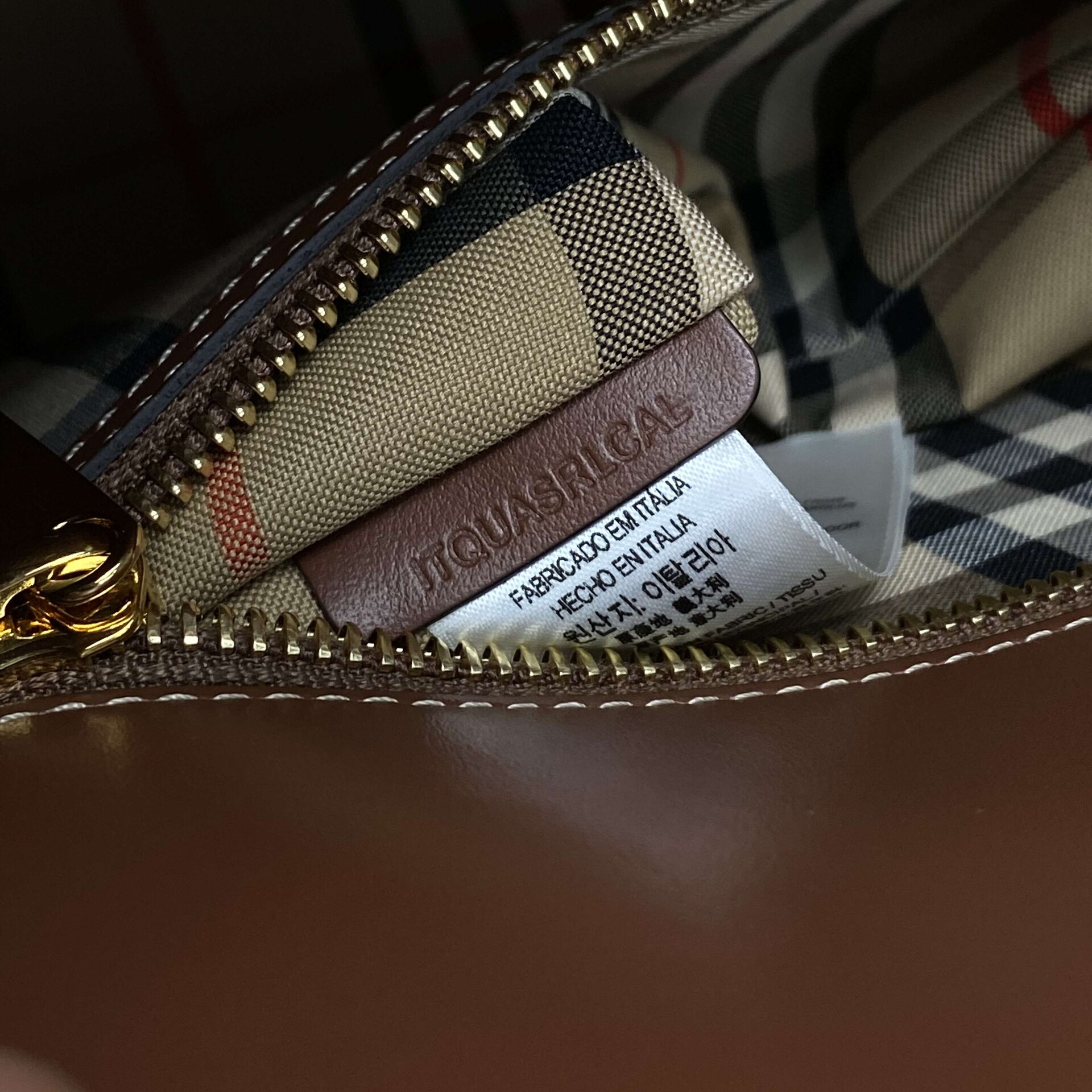 Bolsa Burberry Tote Title Preta