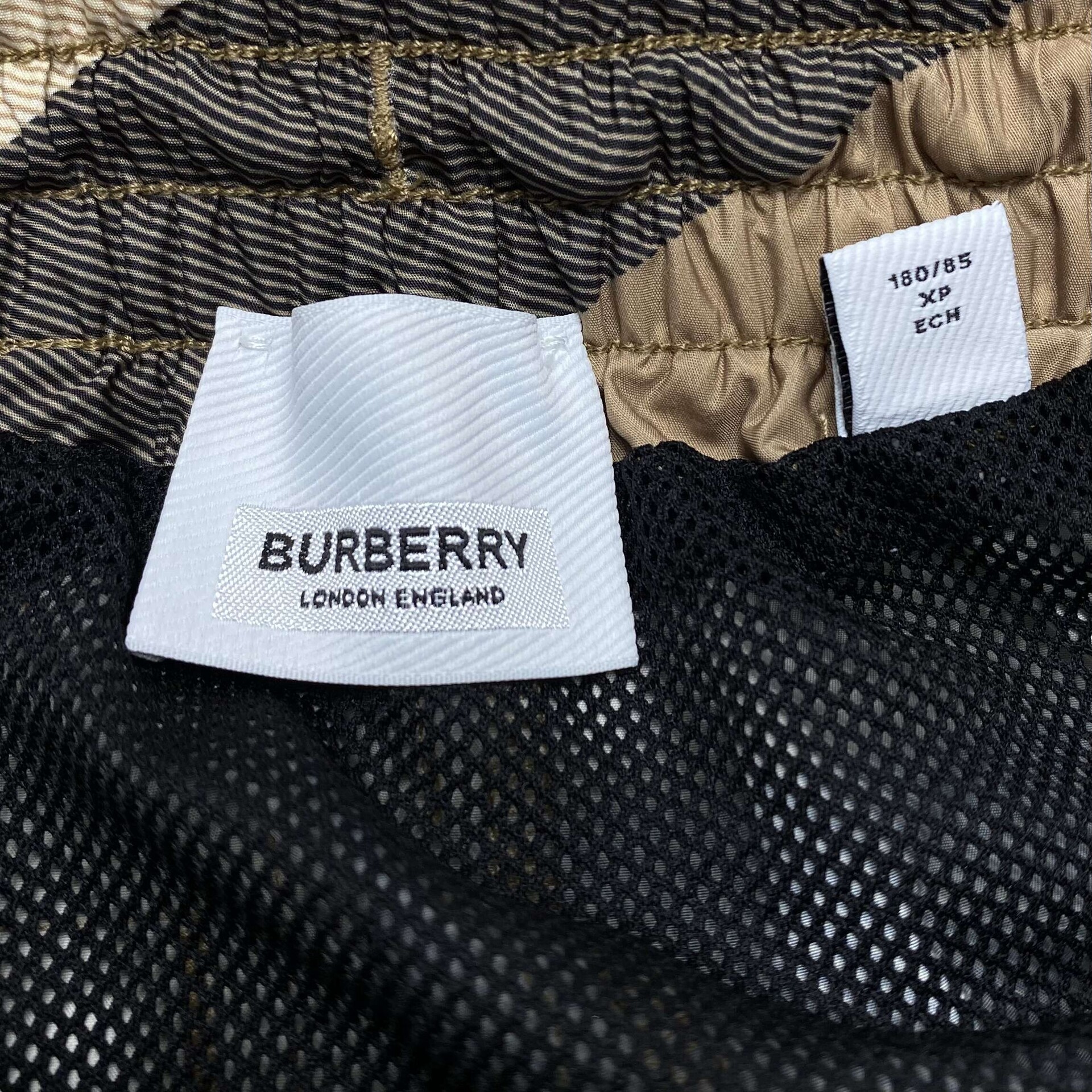 Bermuda Burberry Xadrez Tradicional