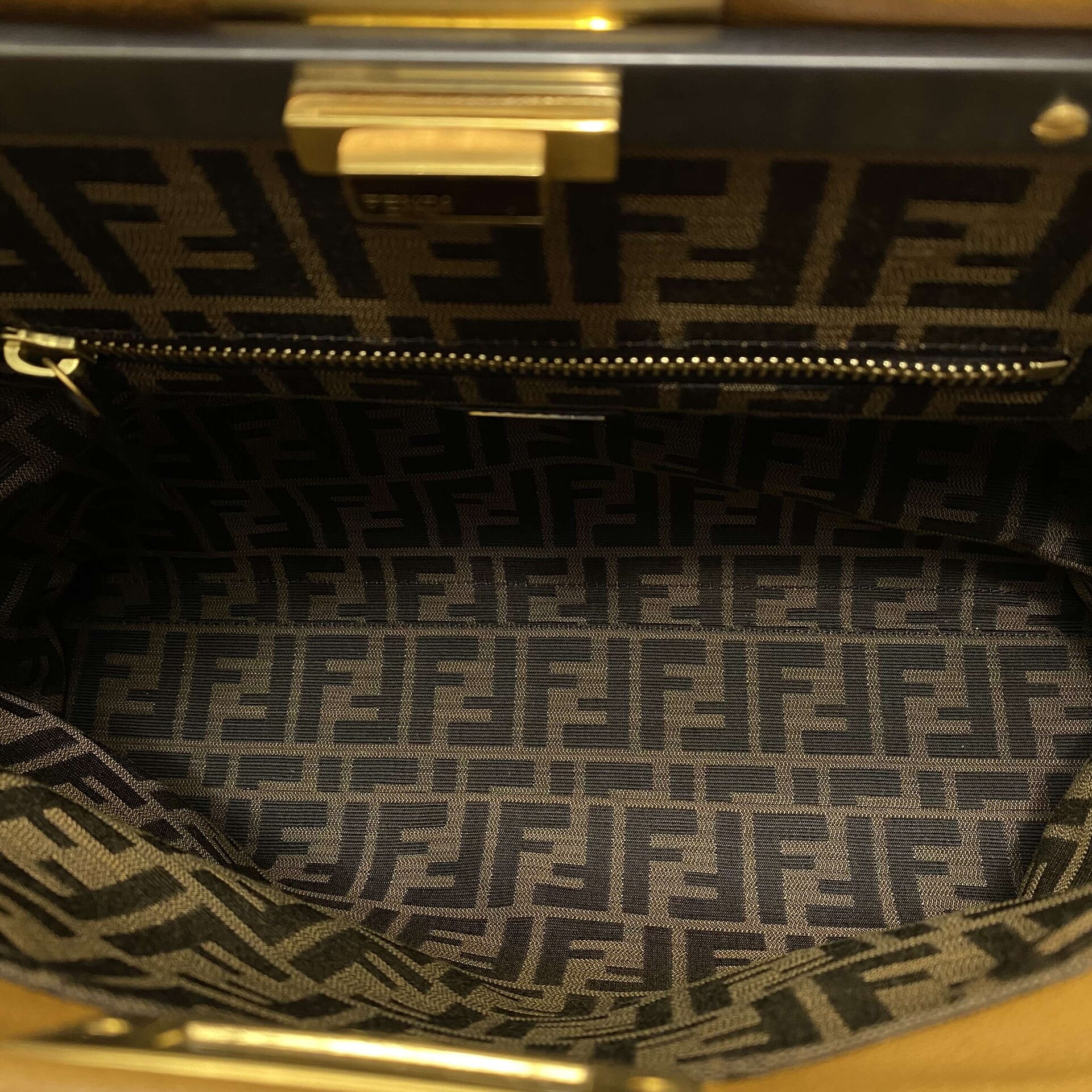 Bolsa Fendi Peekaboo Caramelo