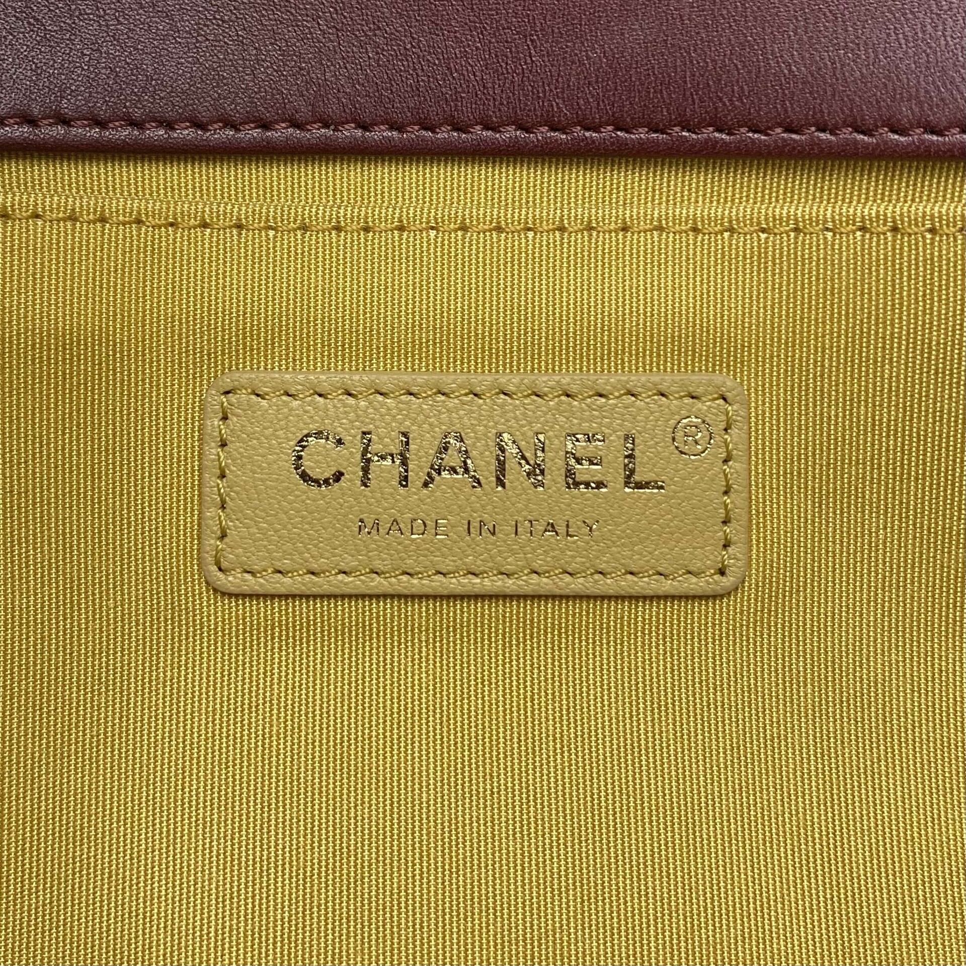 Bolsa Chanel Boy Lambskin Vinho