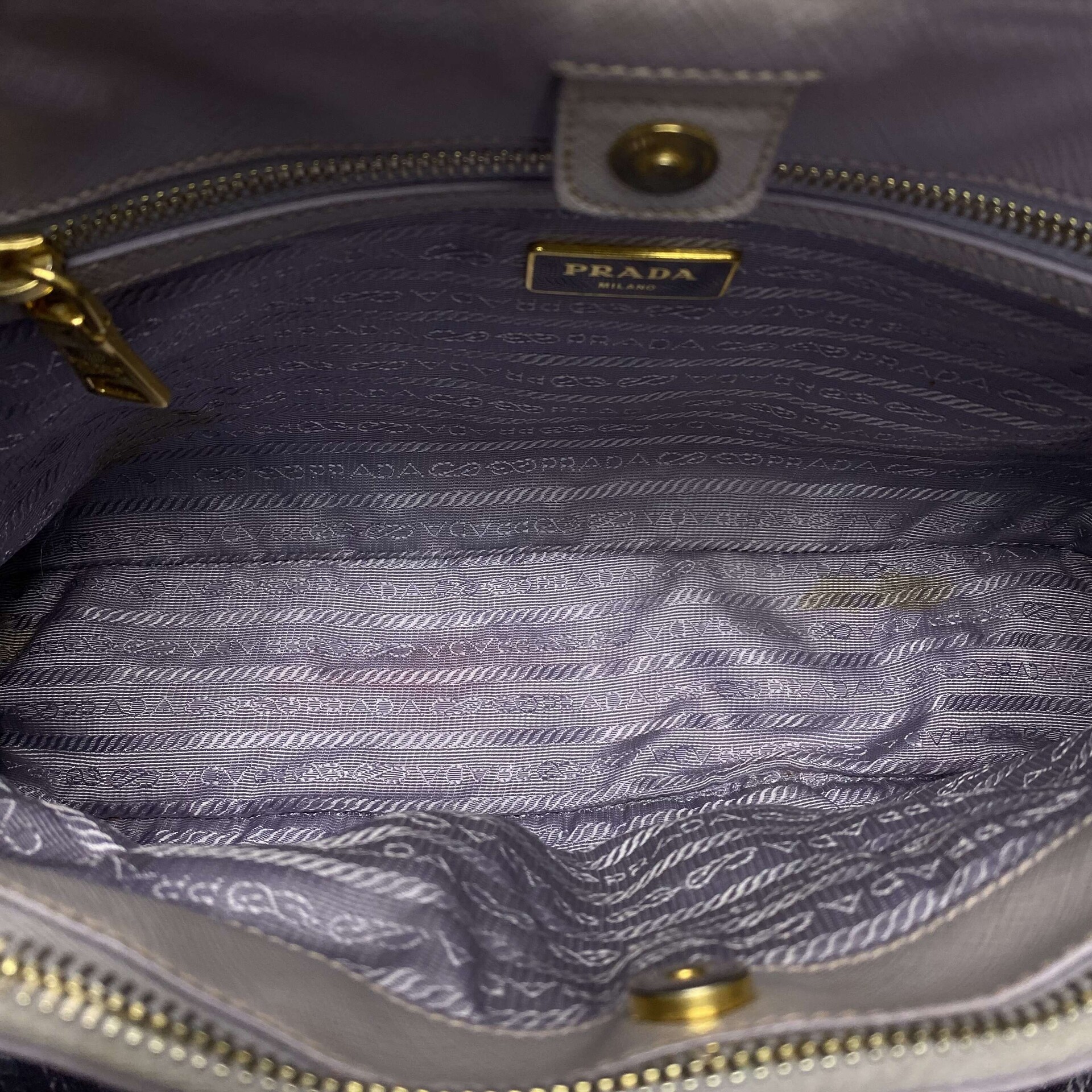 Bolsa Prada Couro Saffiano Lilás