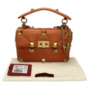 Bolsa Valentino Garavani Roman Stud Laranja