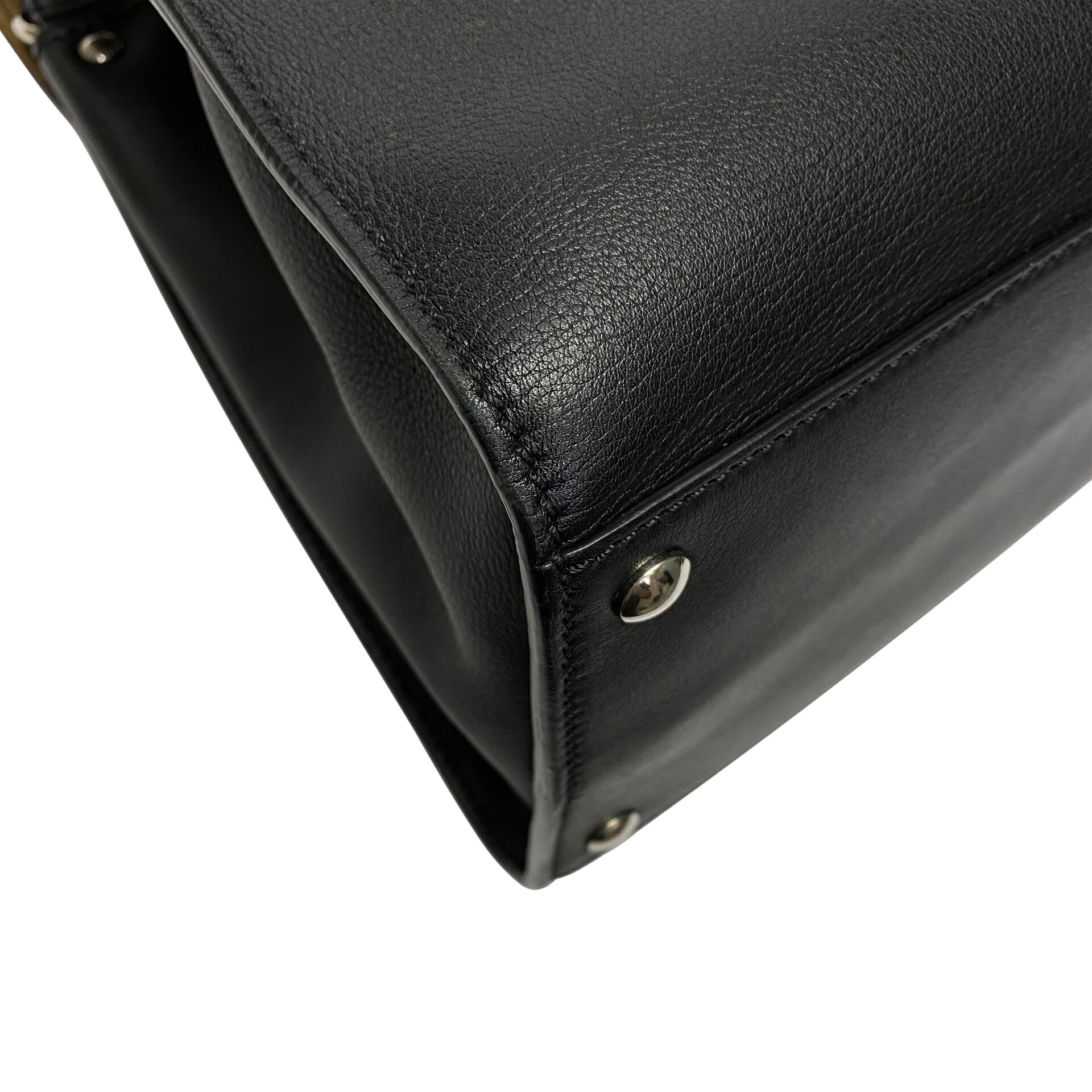 Bolsa Burberry Crest Grommet Preta