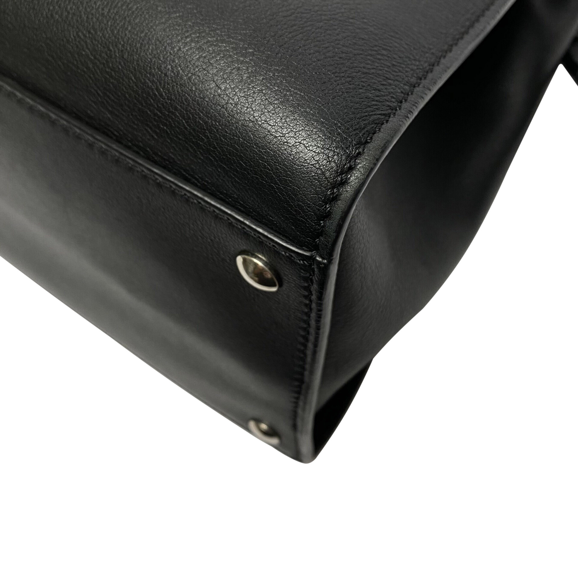 Bolsa Burberry Crest Grommet Preta