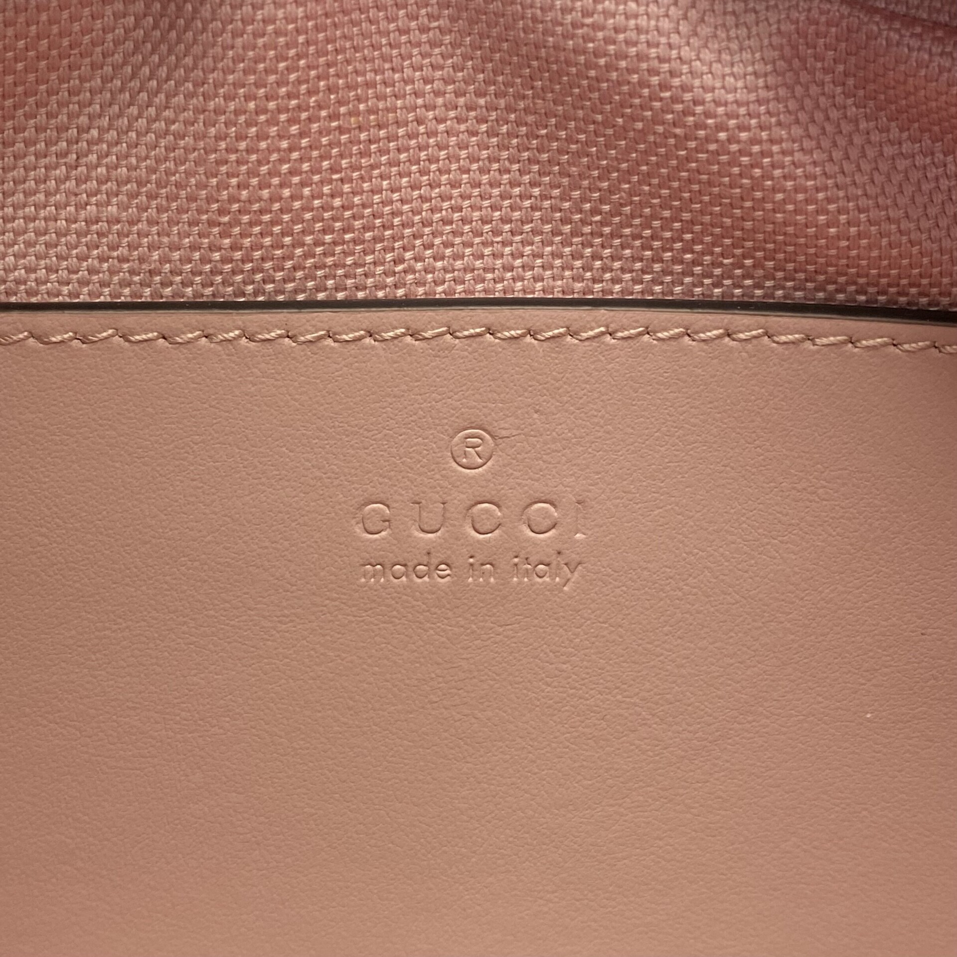 Bolsa Gucci GG Marmont Rosa