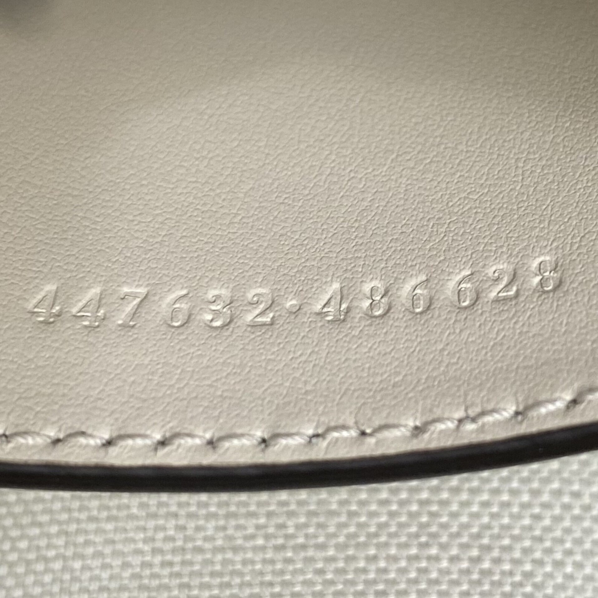 Bolsa Gucci GG Marmont Off White