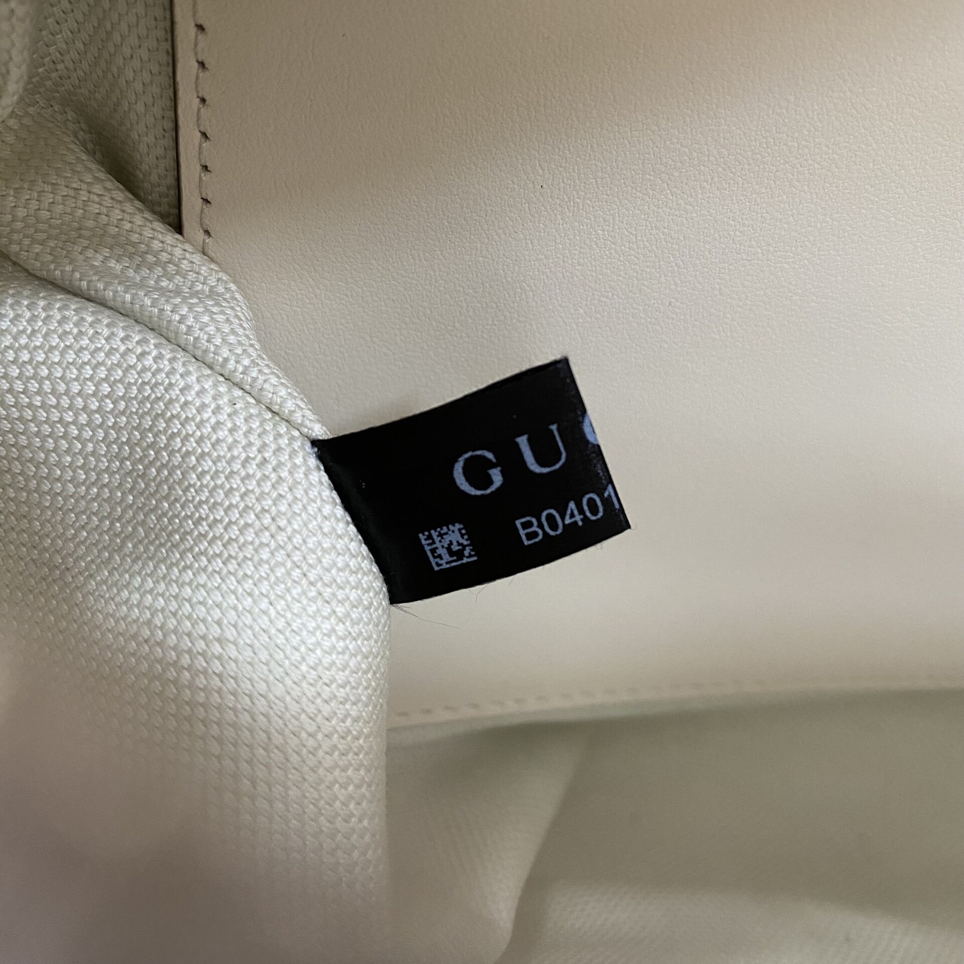 Bolsa Gucci GG Marmont Off White