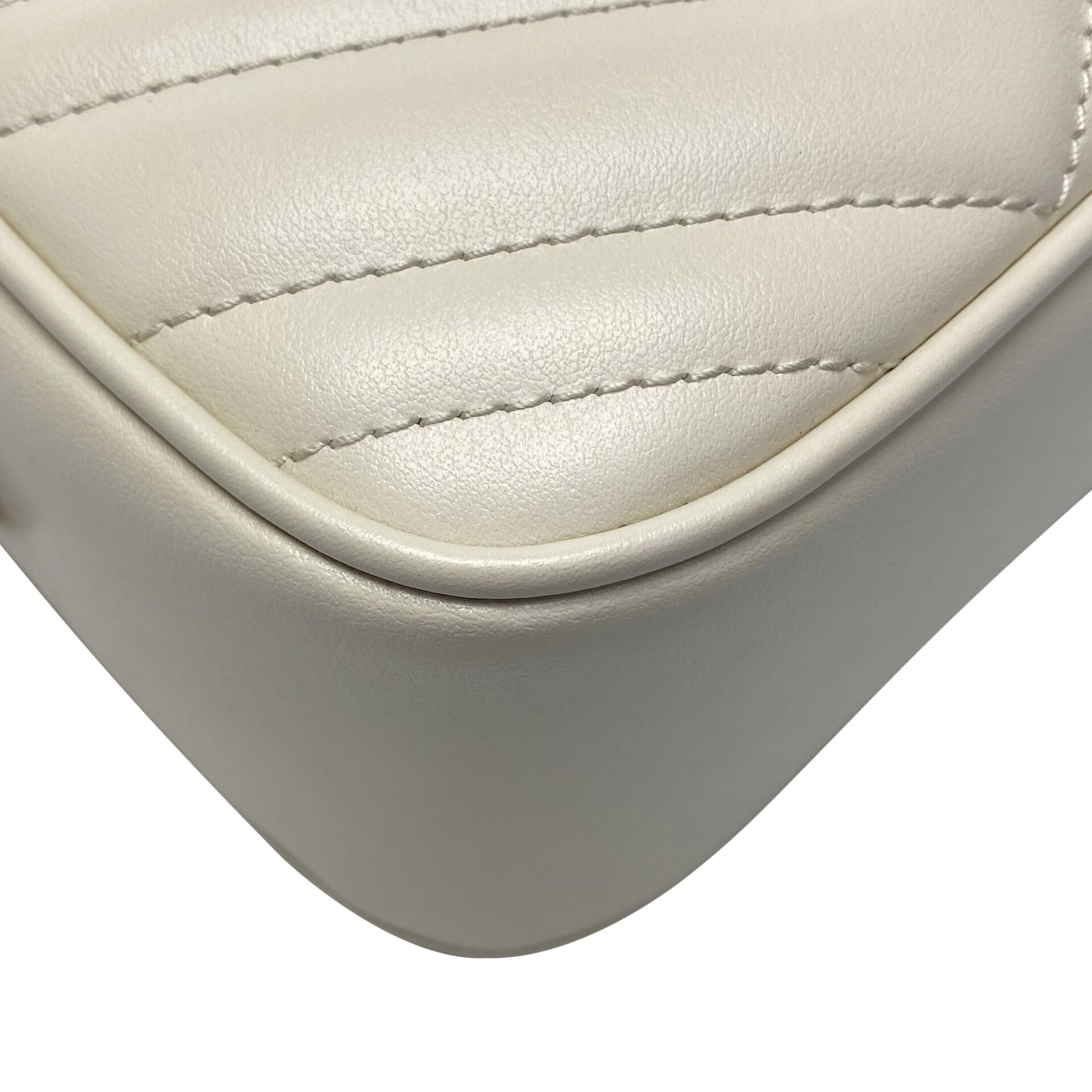 Bolsa Gucci GG Marmont Off White