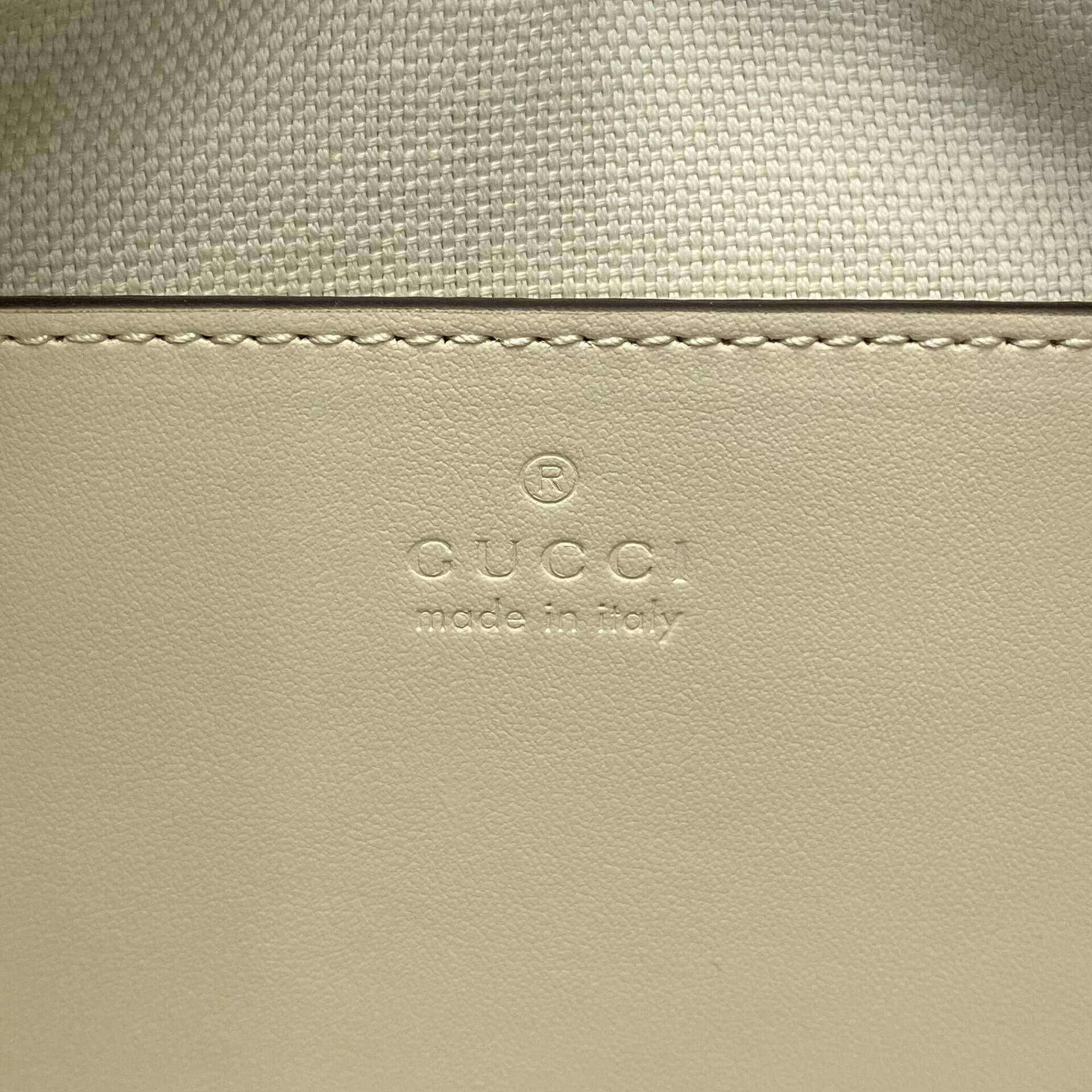 Bolsa Gucci GG Marmont Off White