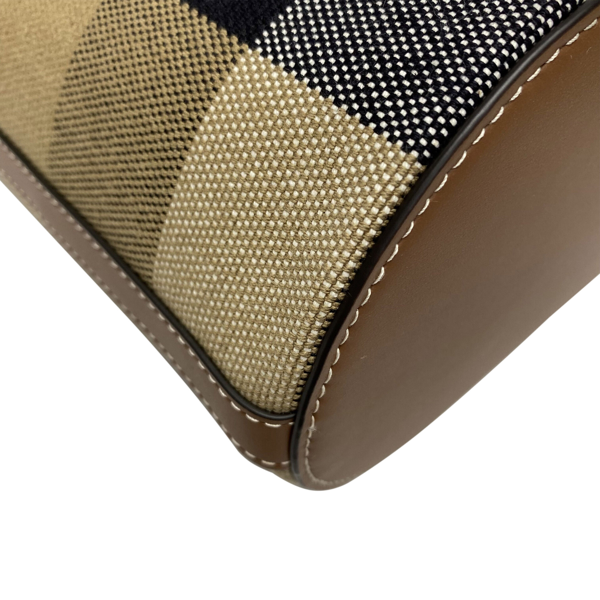 Bolsa Burberry Bucket Xadrez