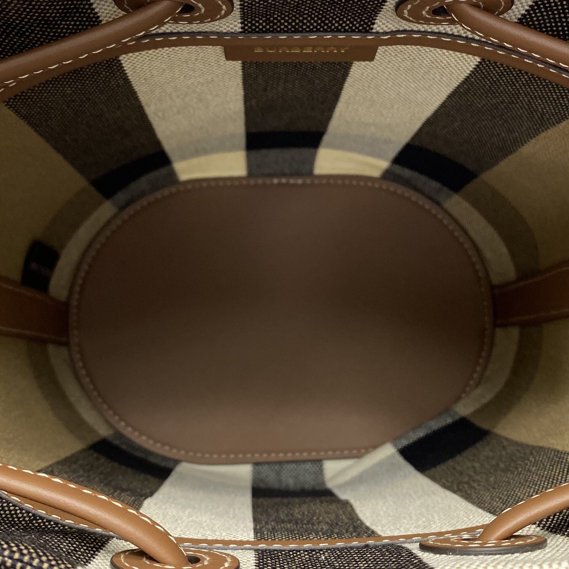 Bolsa Burberry Bucket Xadrez