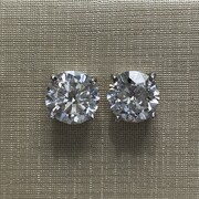 Par de Brincos Solitários - 3.09 ct.