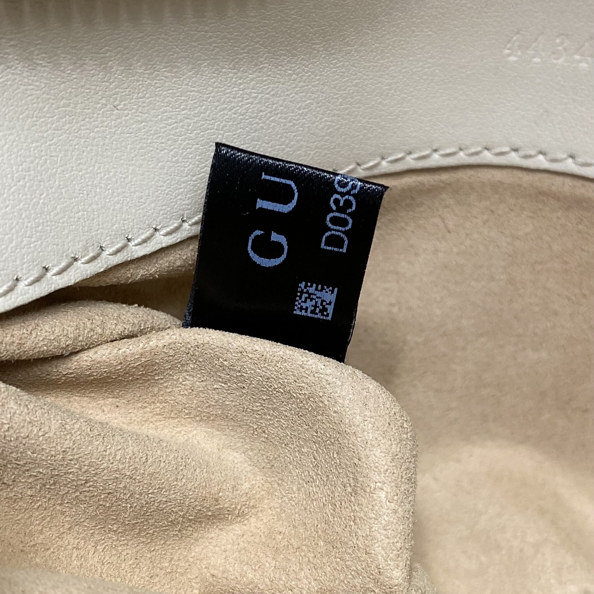 Bolsa Gucci GG Marmont Off White