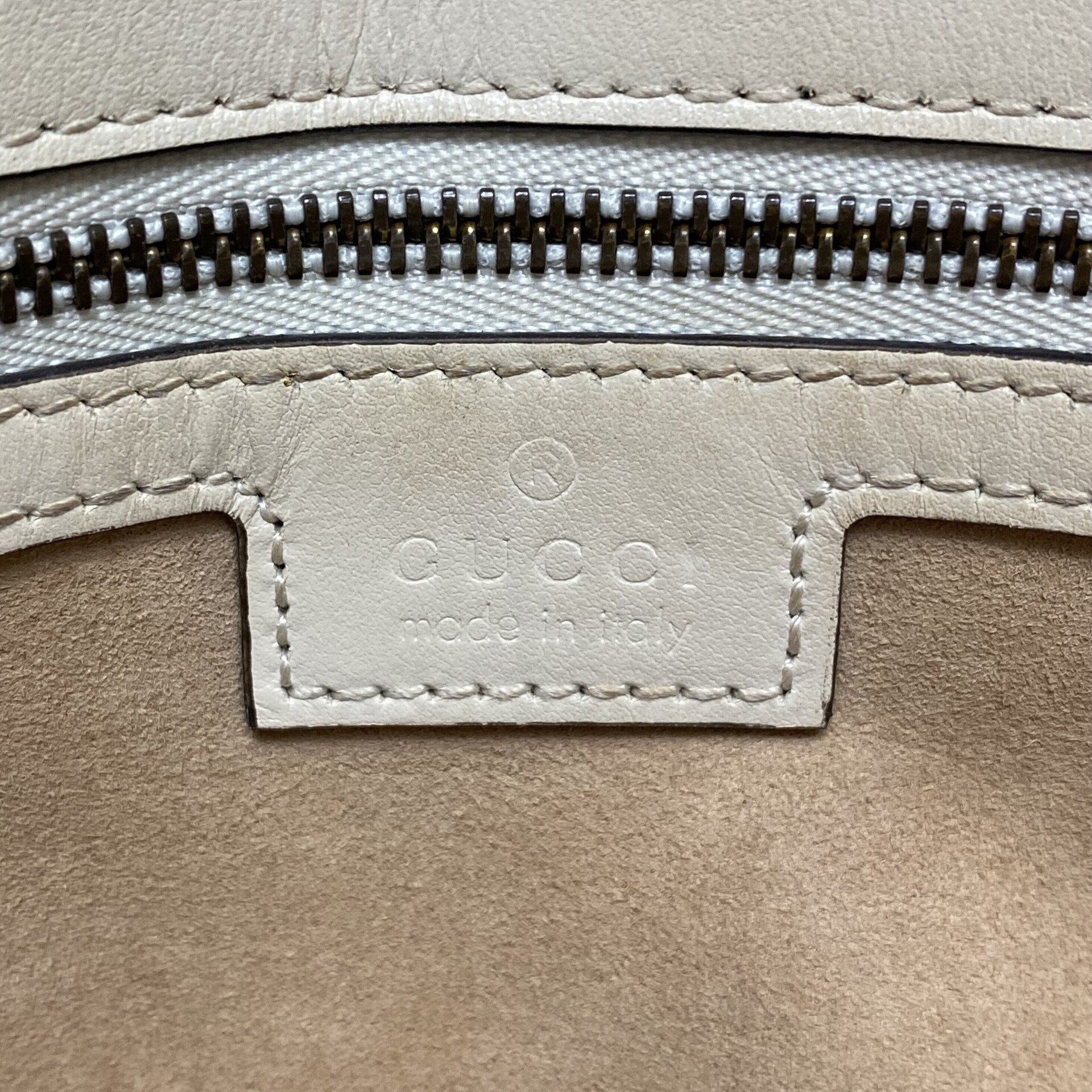Bolsa Gucci GG Marmont Off White