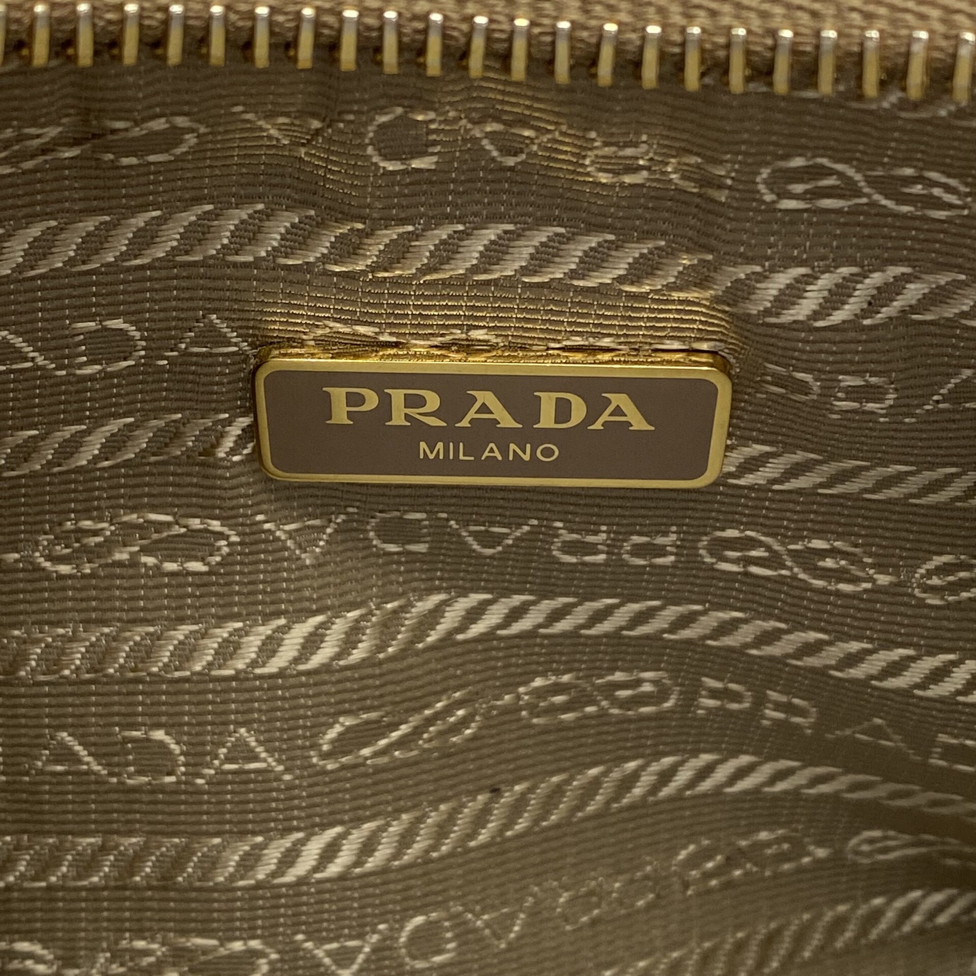 Bolsa Prada Re-Edition Nude