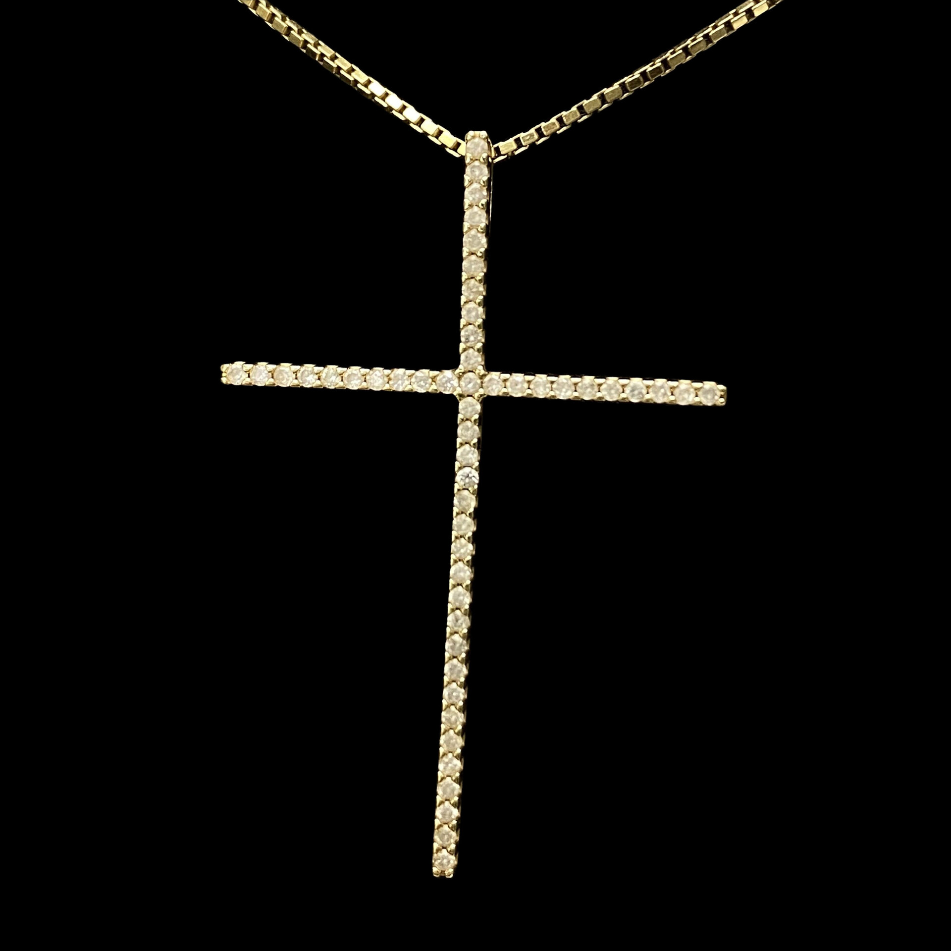 Colar Crucifixo com Diamantes