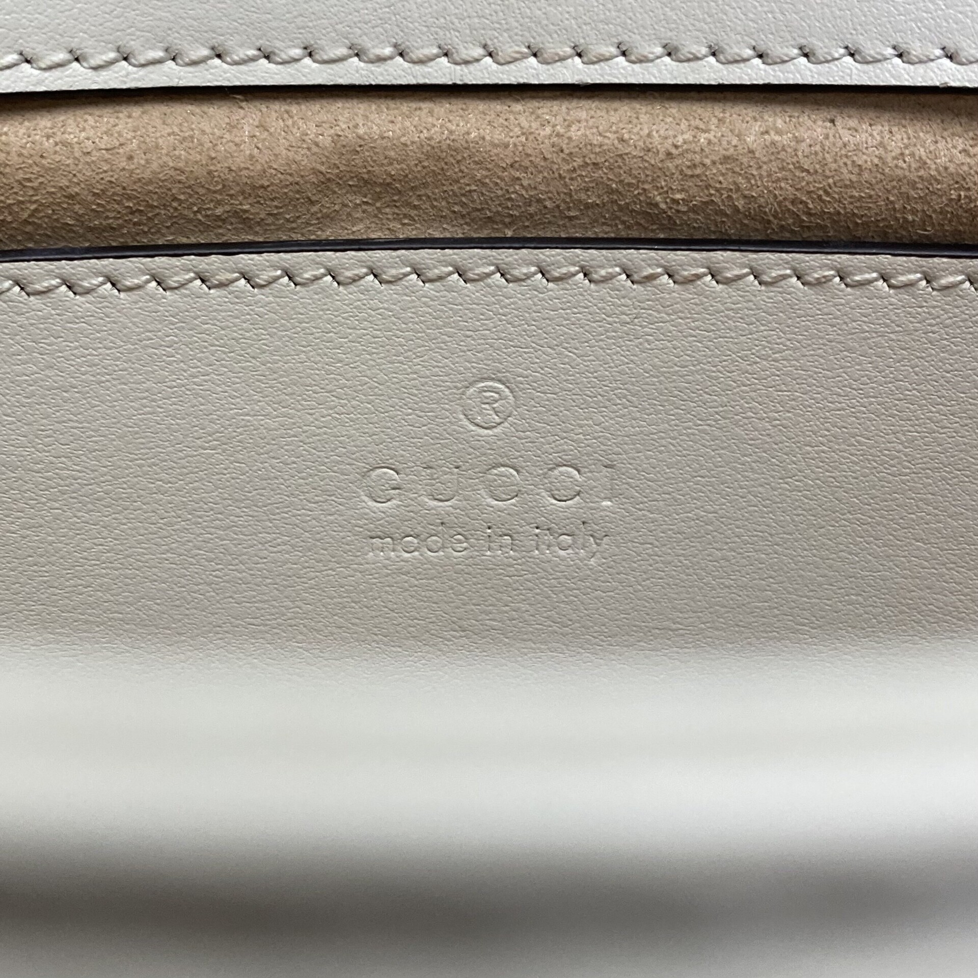 Bolsa Gucci GG Marmont Off White
