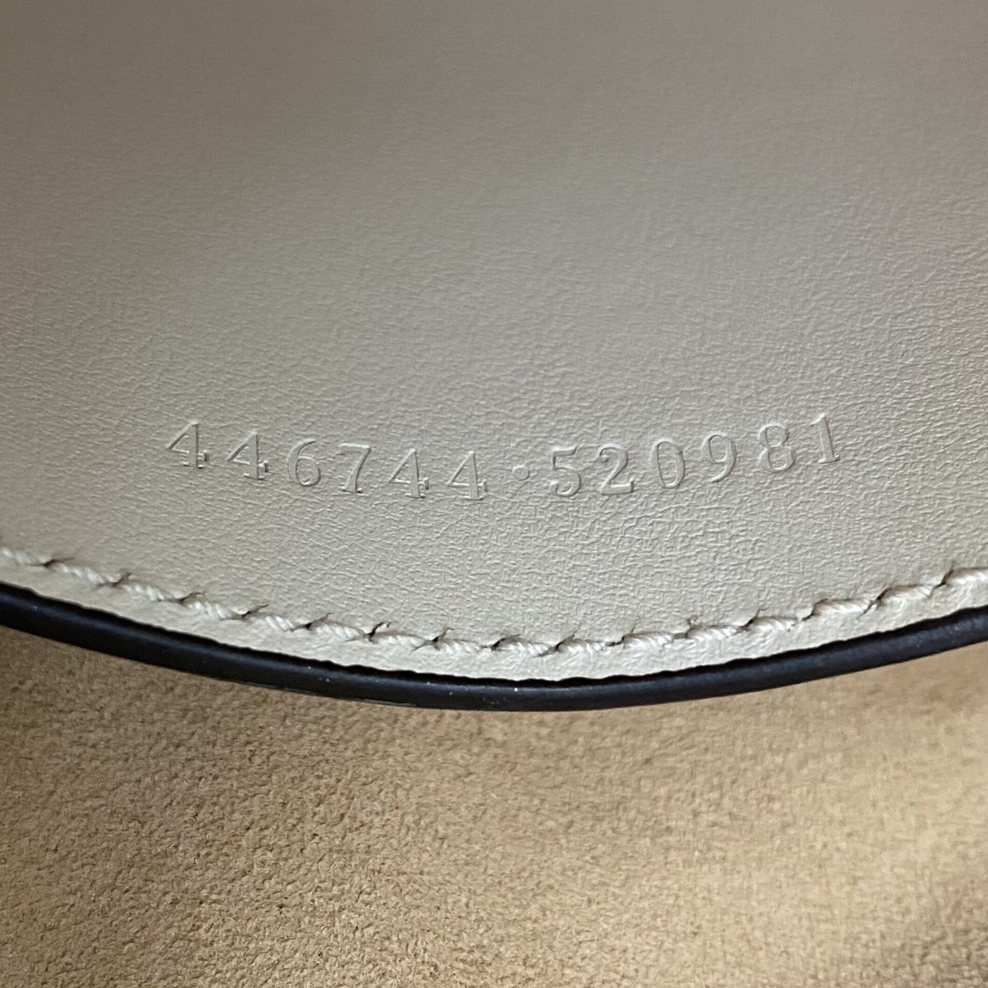 Bolsa Gucci GG Marmont Off White