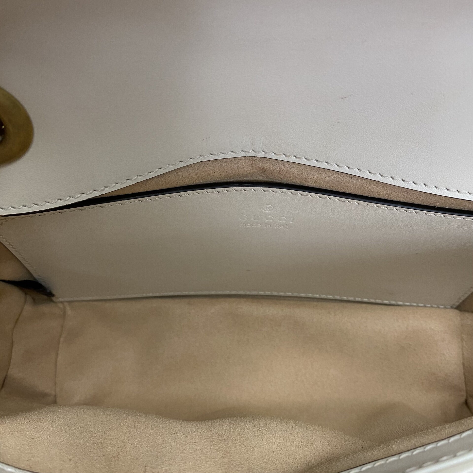 Bolsa Gucci GG Marmont Off White