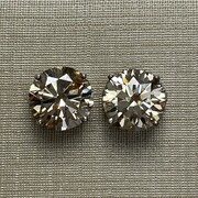 Par de Brincos Solitários - 3.66 ct.