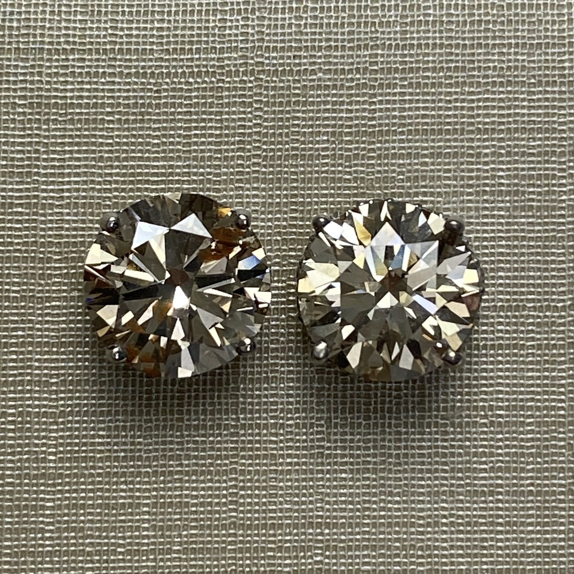 Par de Brincos Solitários - 3.66 ct.