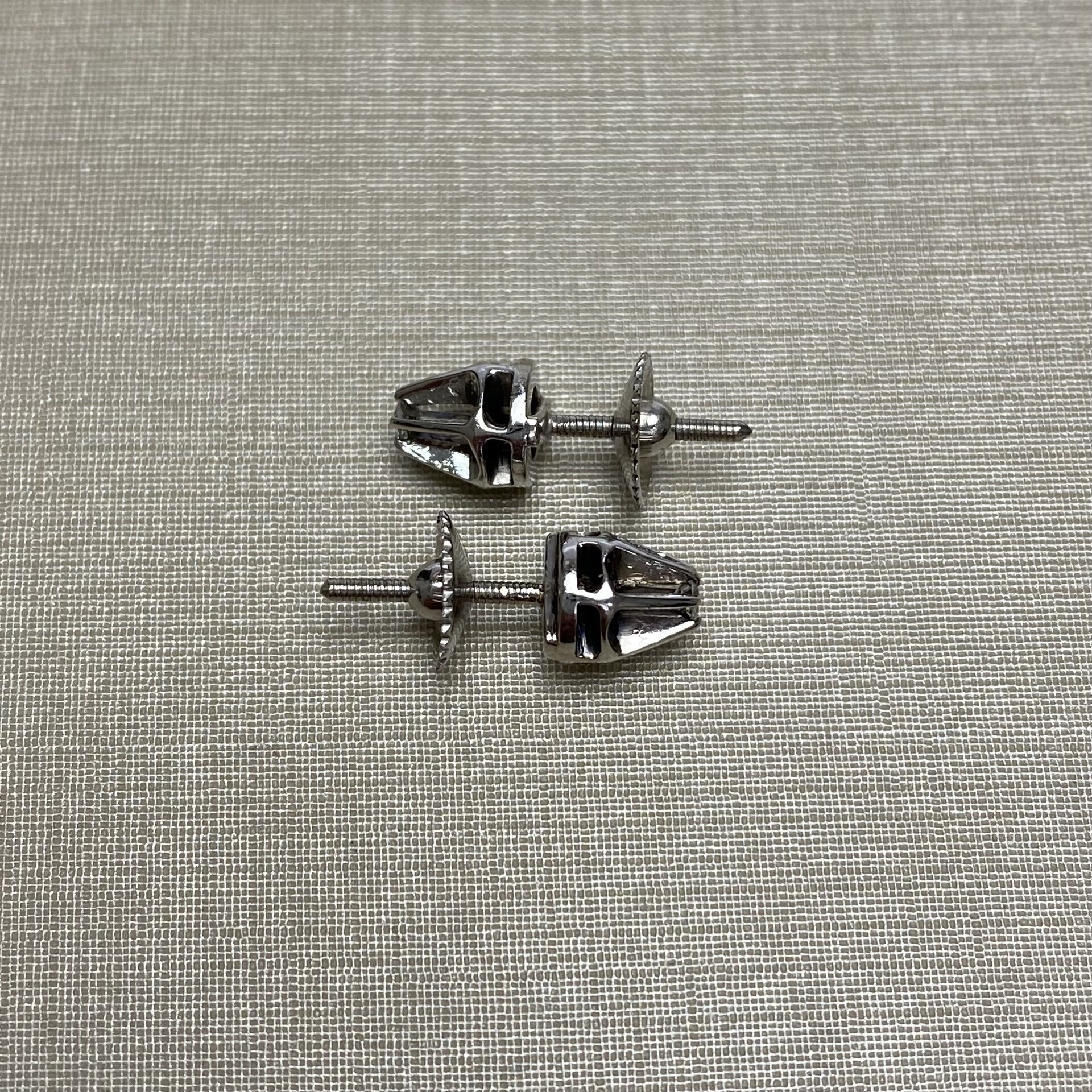 Par de Brincos Ouro Branco com Diamante