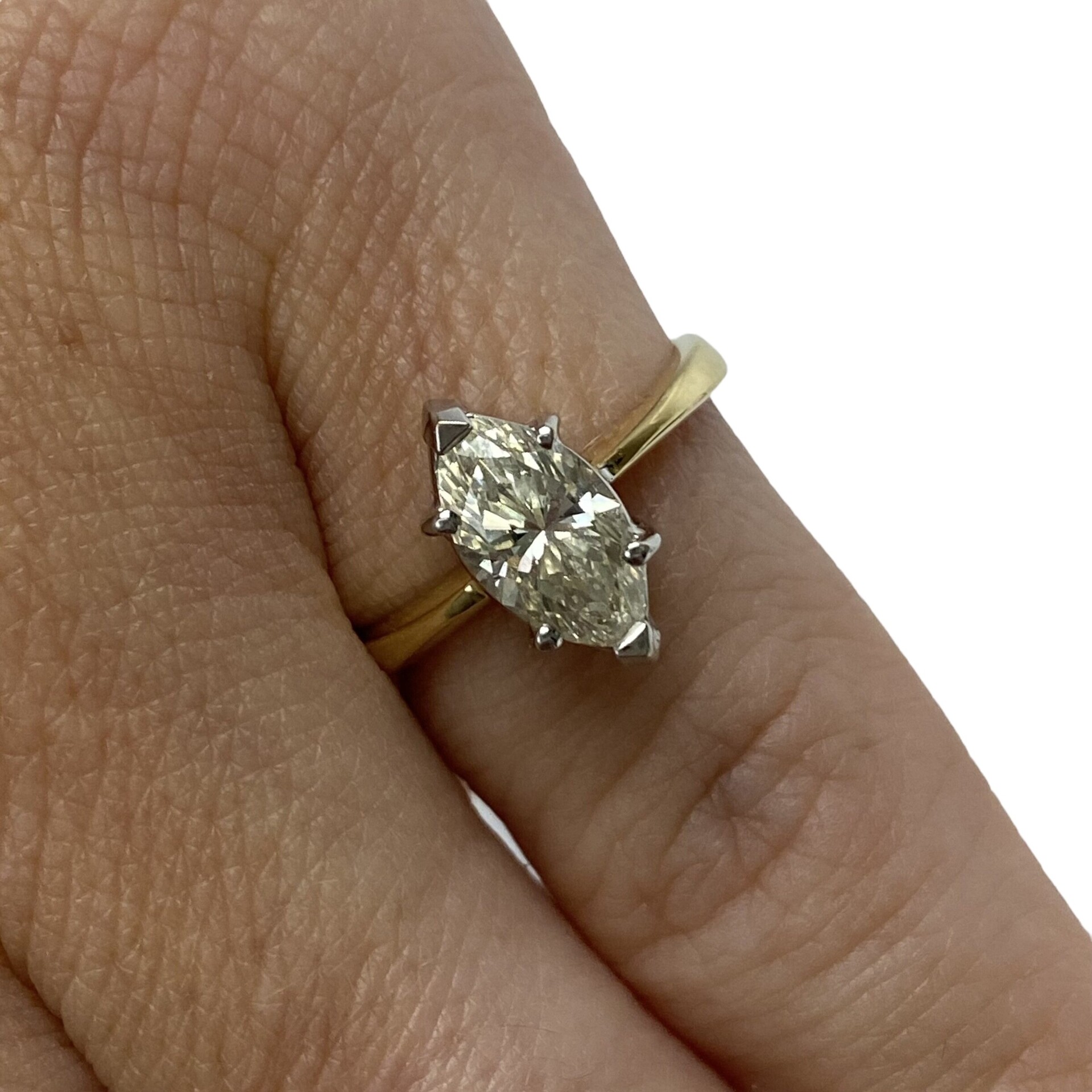 Anel Solitário Diamante Marquise