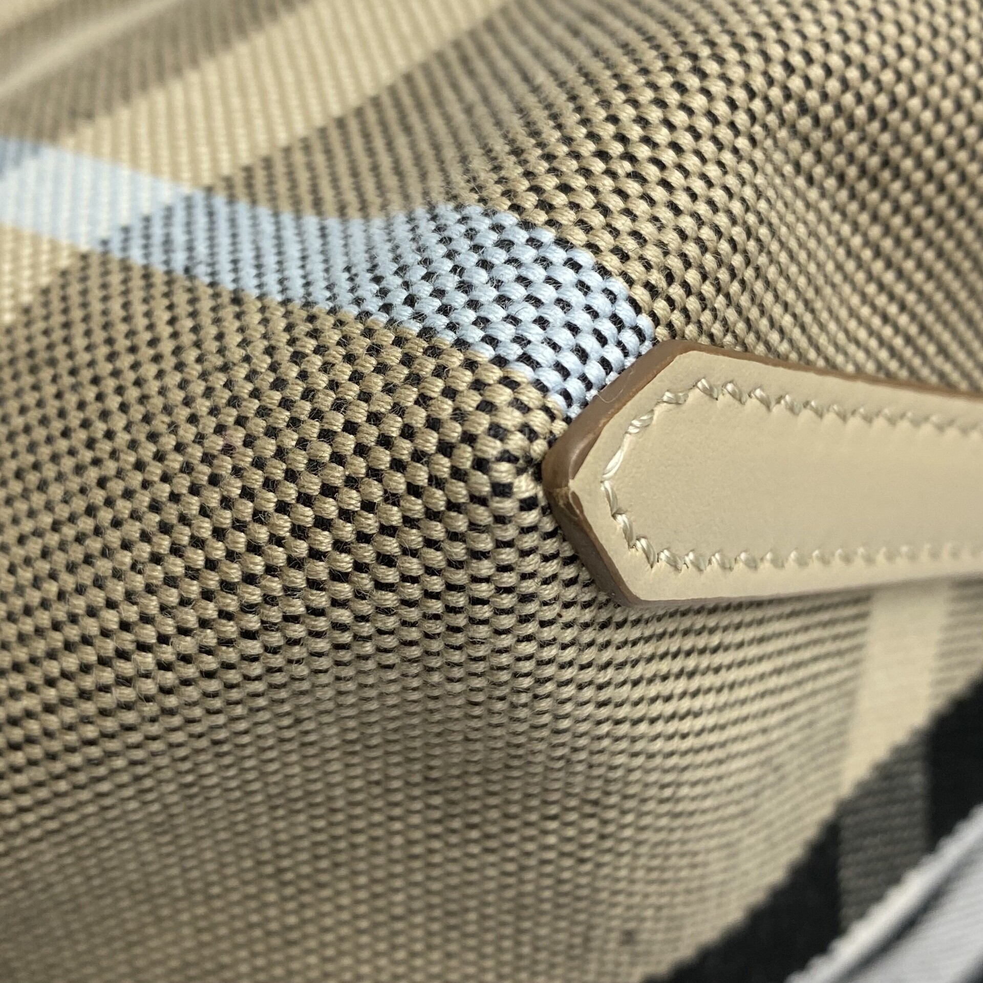Bolsa Burberry Beach Tote Dusty Sand
