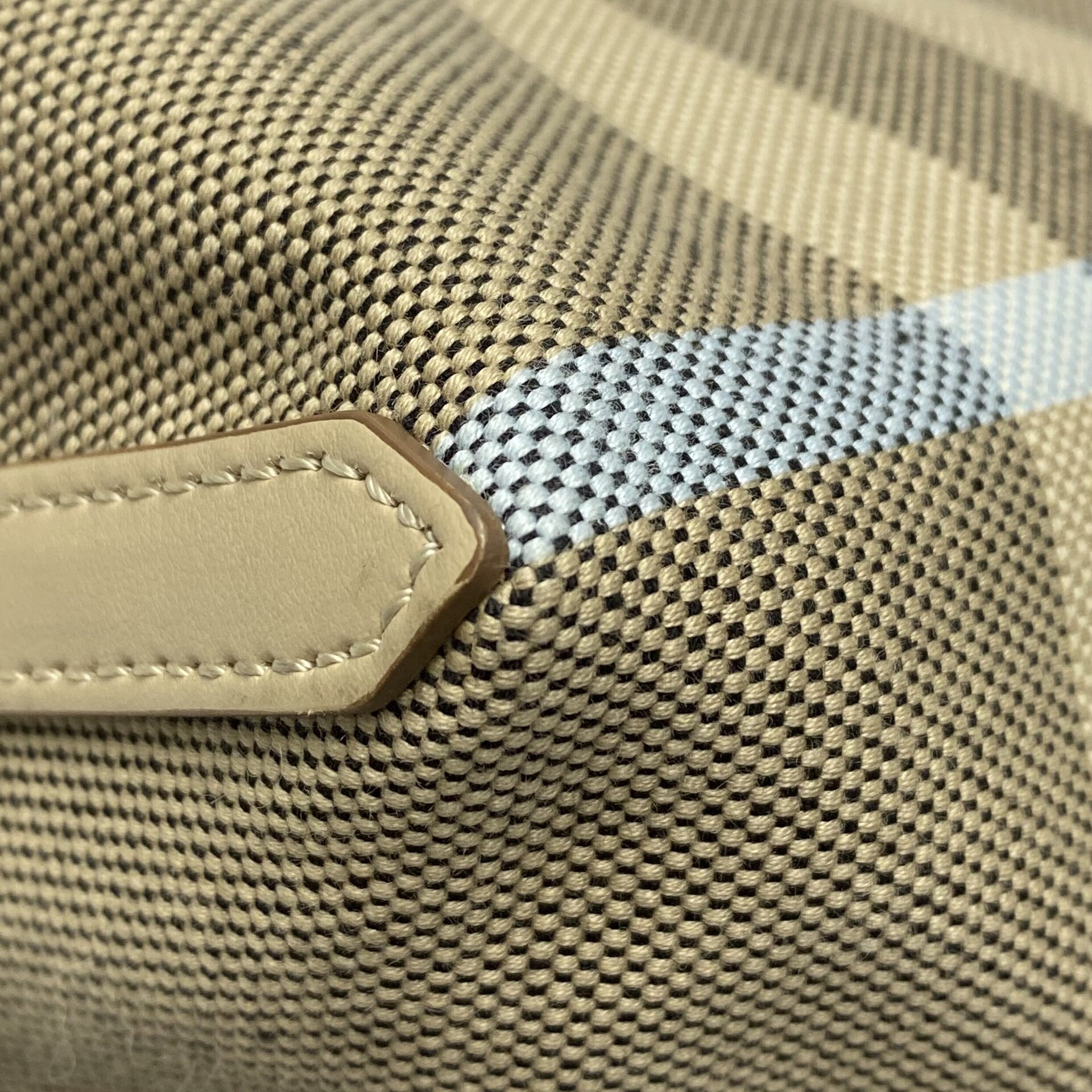 Bolsa Burberry Beach Tote Dusty Sand