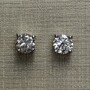 Par de Brincos Solitários - 0.72 ct.
