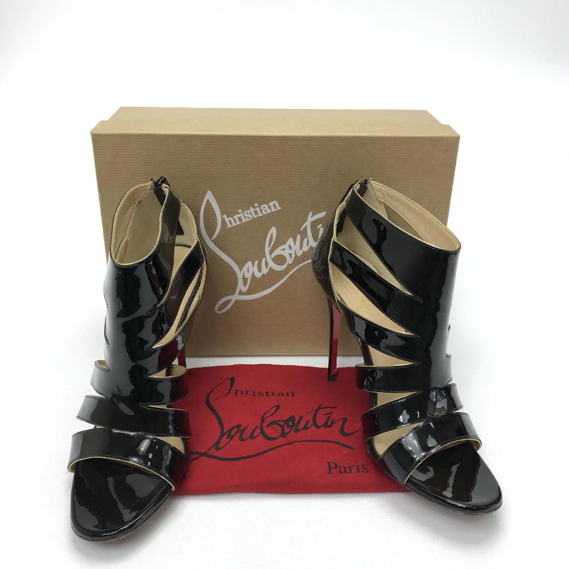 Sapato Christian Louboutin Couro Verniz Preto