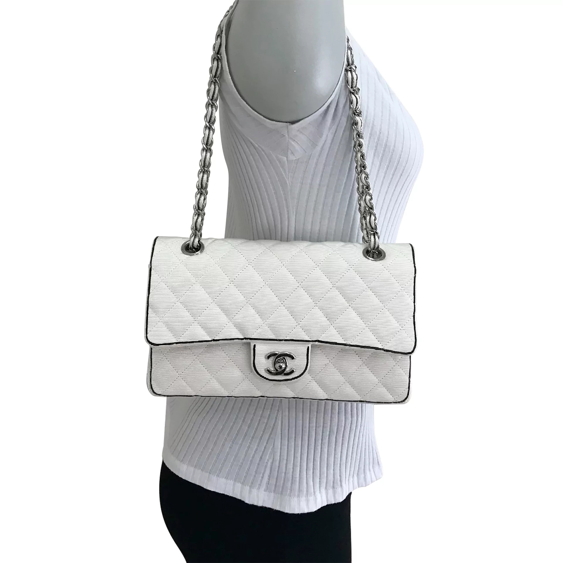 Chanel Bags New Season - FashionActivation  Bolsa branca chanel, Sacos,  Bolsas femininas