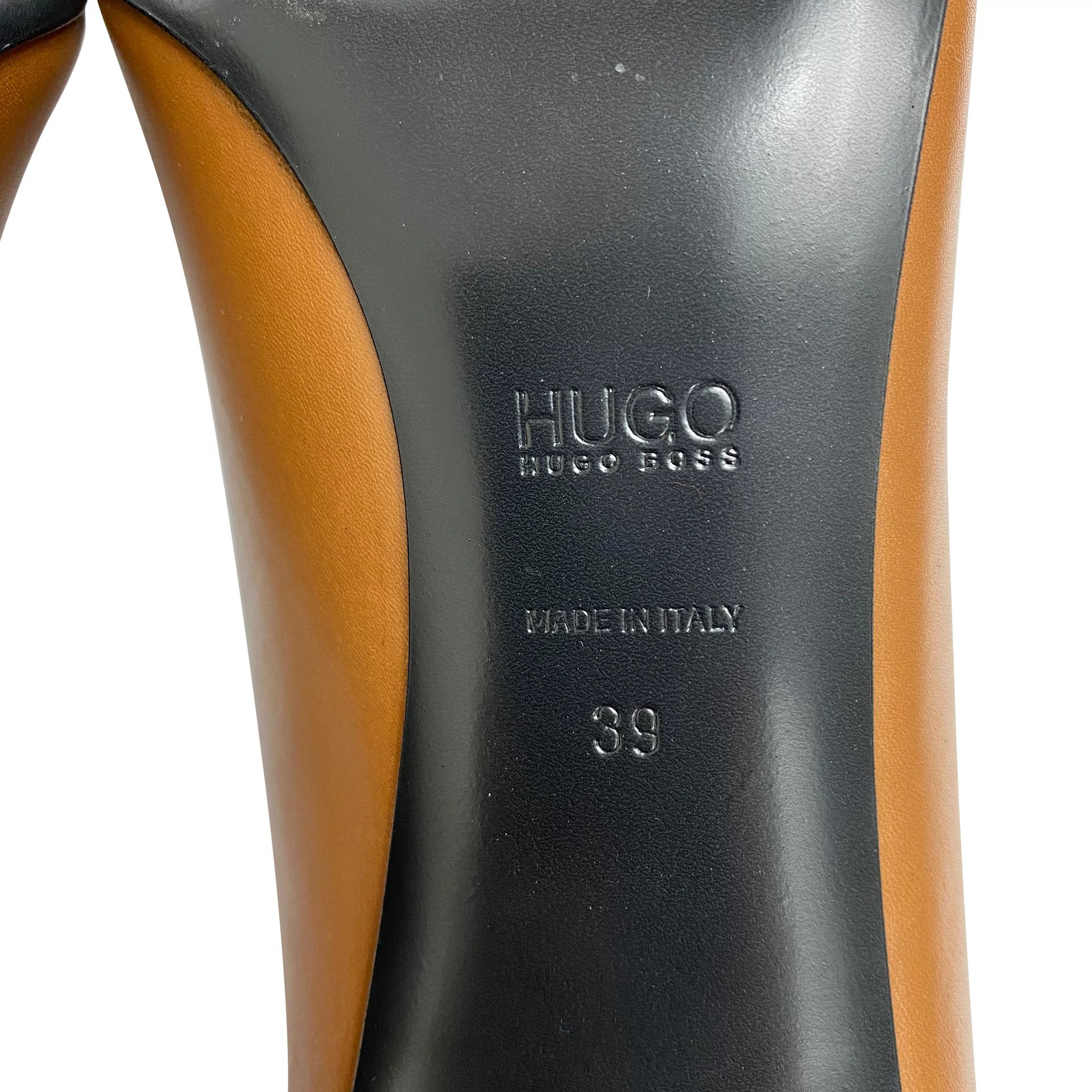 Scarpin Hugo Boss Couro Caramelo