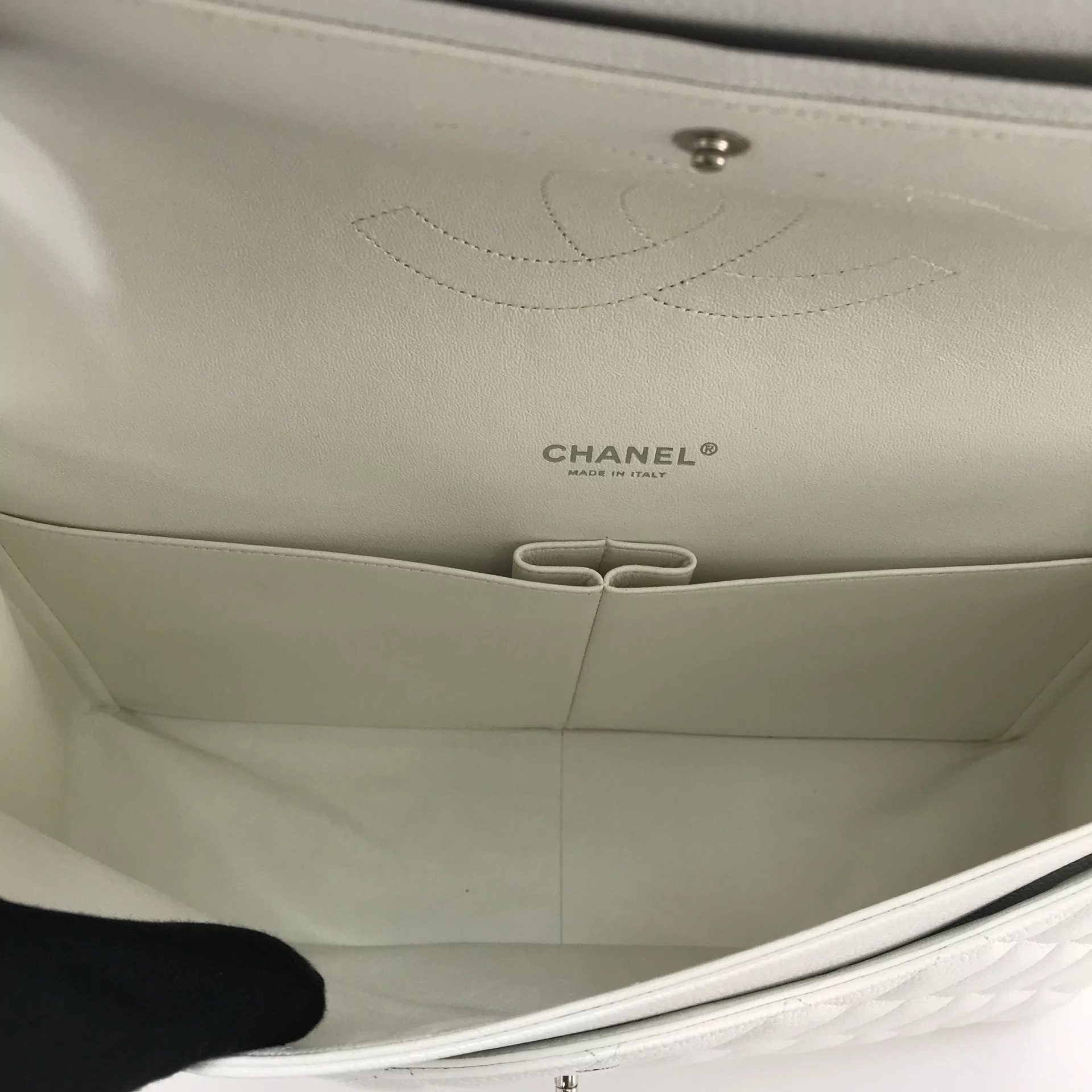 Bolsa Chanel Classic Flap Maxi Branca