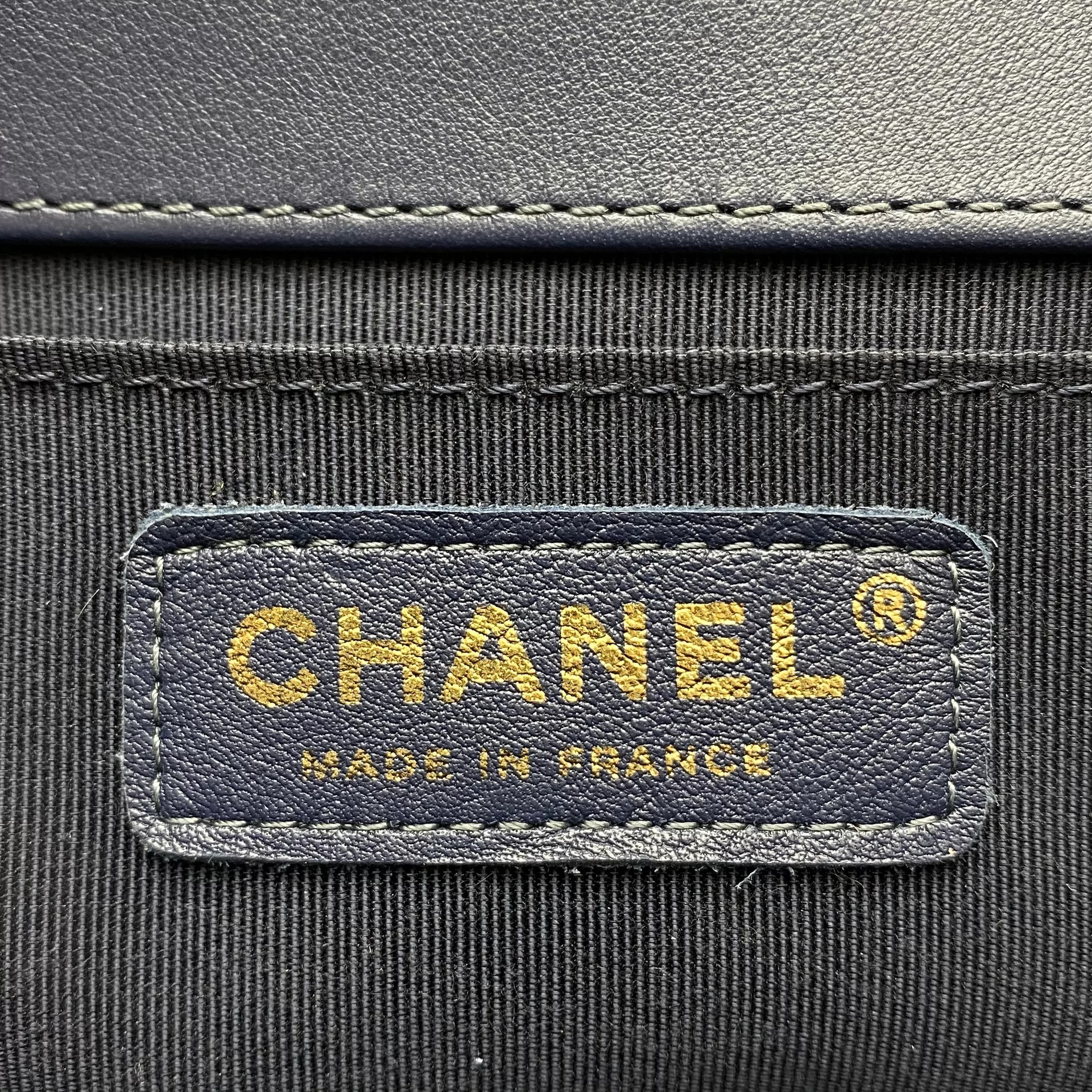 Bolsa Chanel Boy Medium Chevron Azul