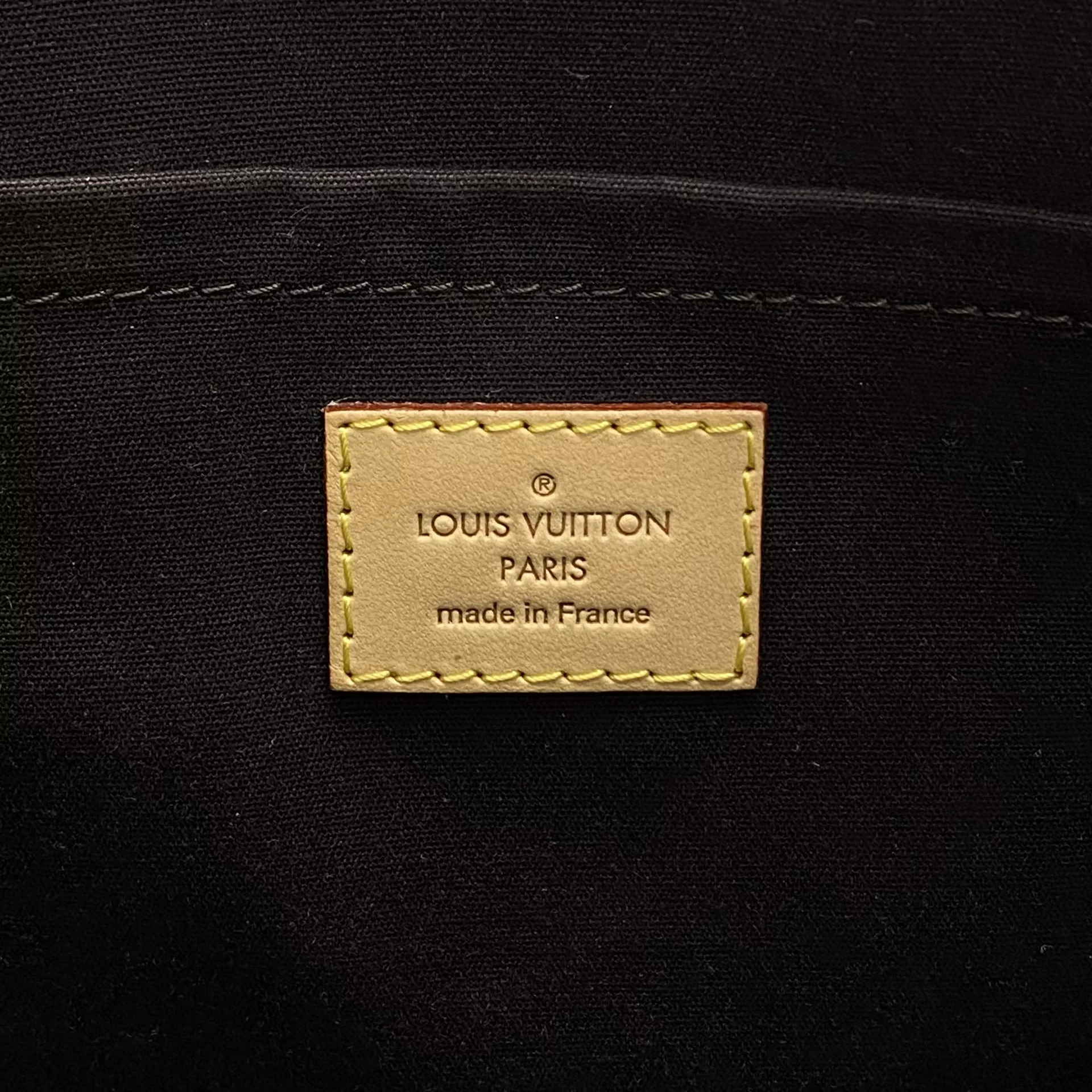 Bolsa Louis Vuitton Brea PM Verniz Vinho
