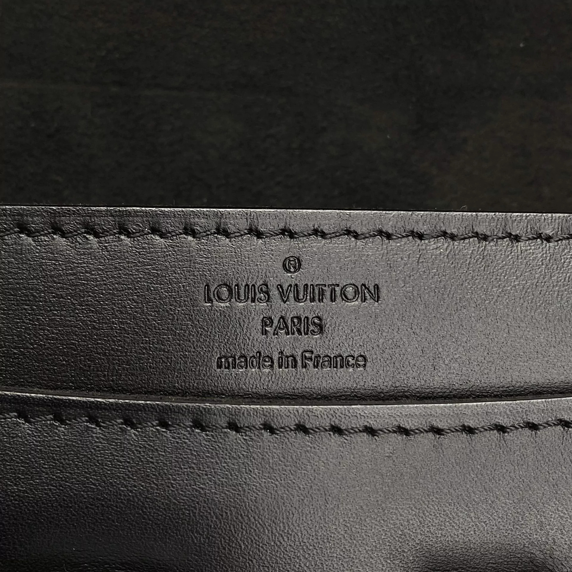 Clutch Louis Vuitton Louise Preta