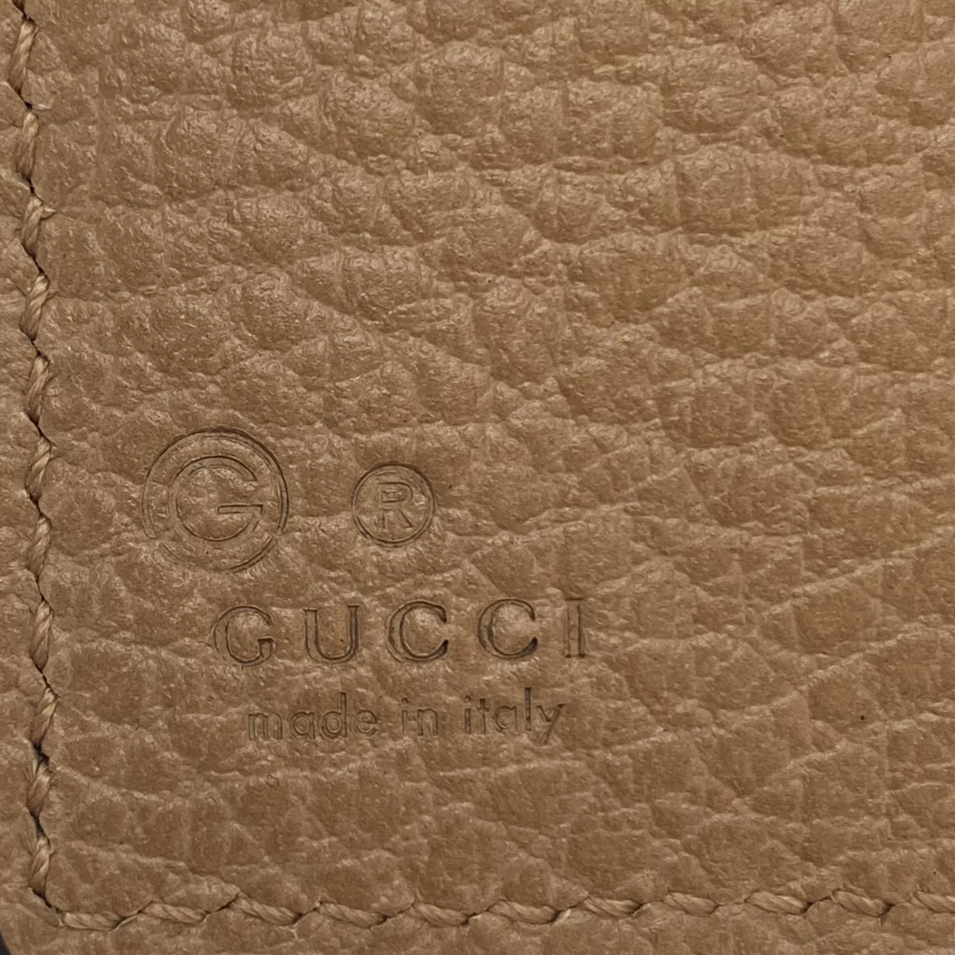 Carteira Gucci Interlocking Nude