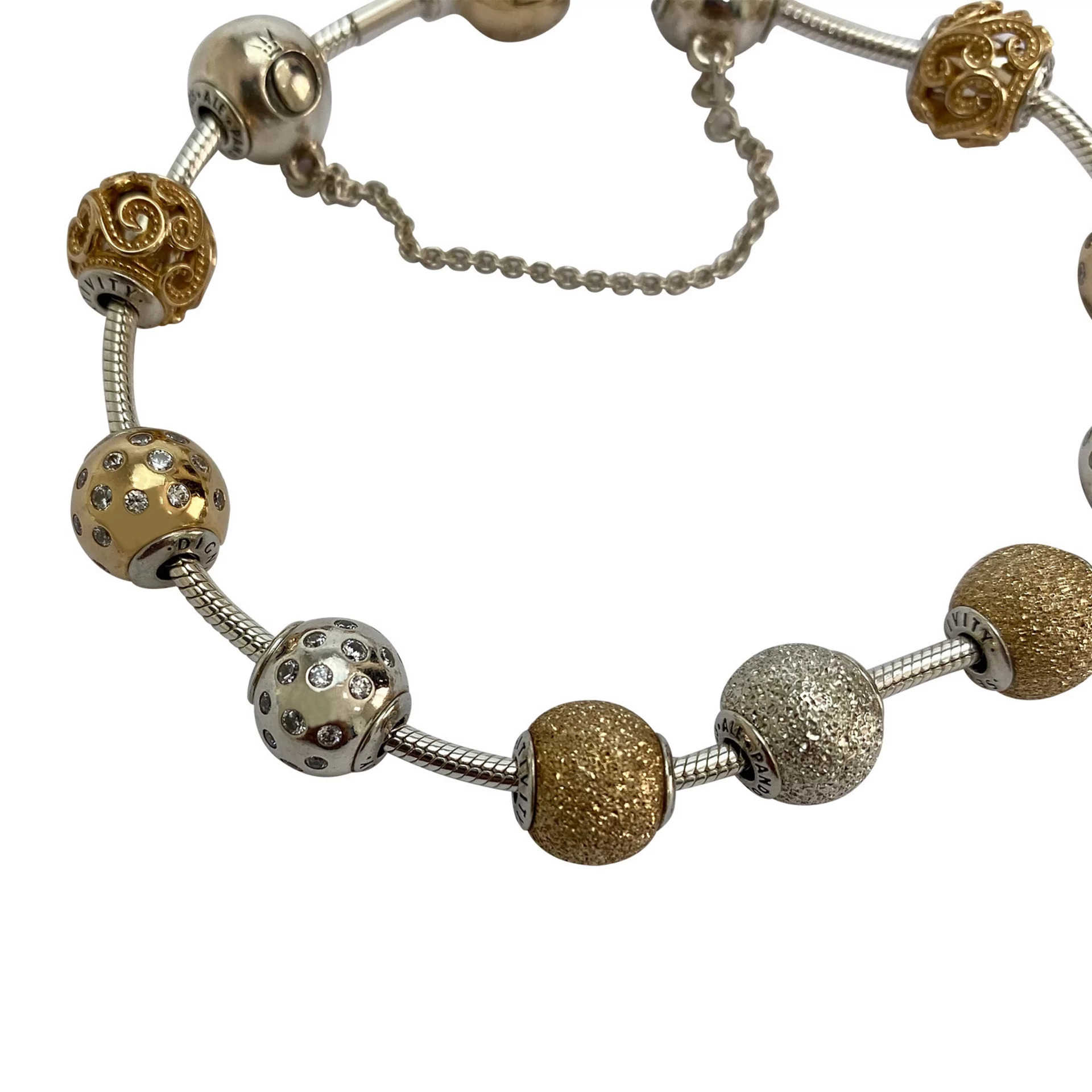 Pulseira Pandora com Berloques em Ouro e Prata