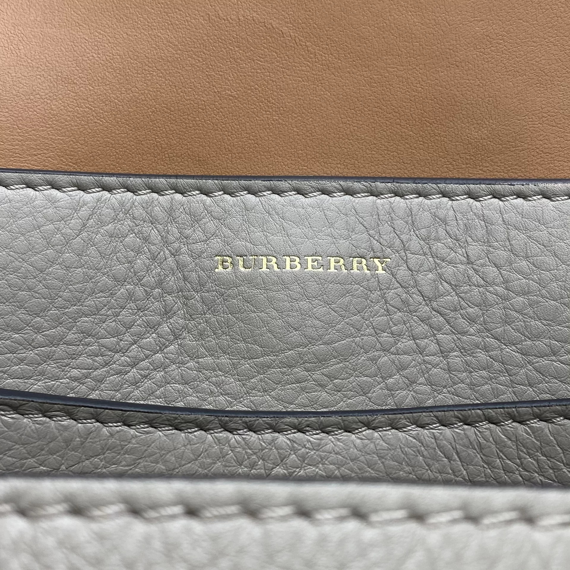 Bolsa Burberry The Medium Couro Cinza