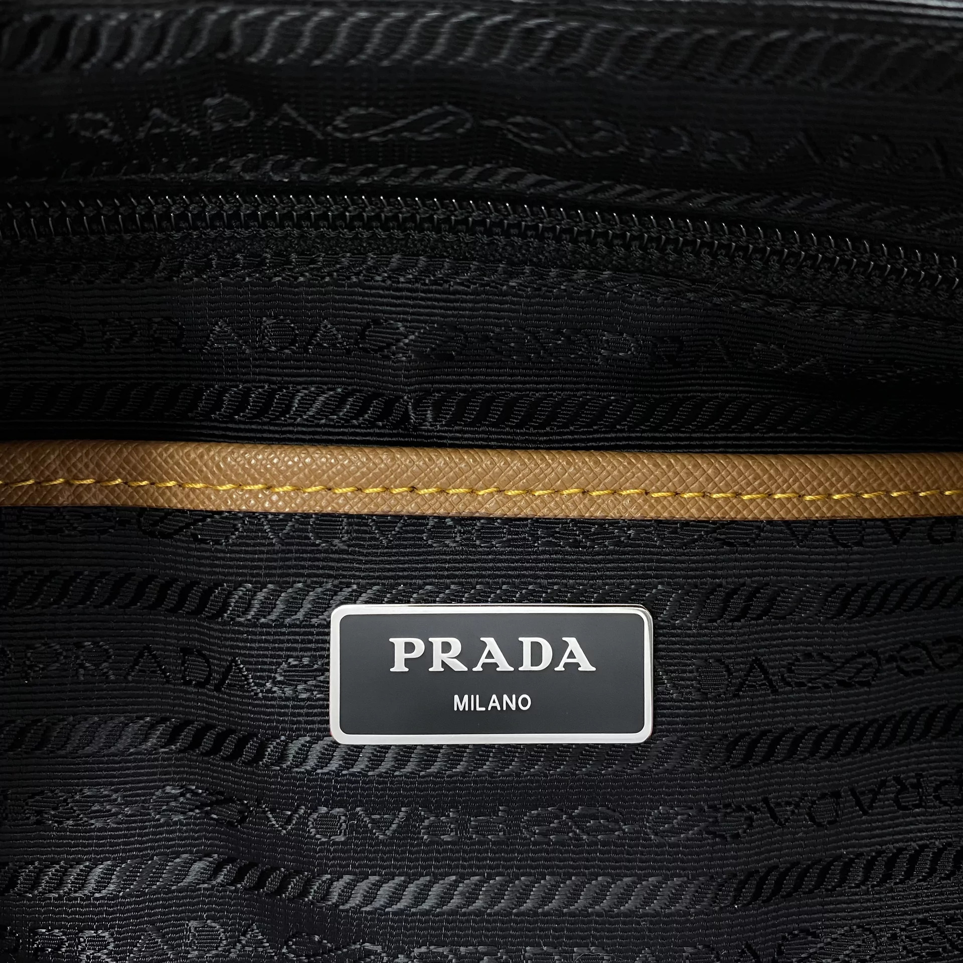 Mochila Prada Nylon Vermelha