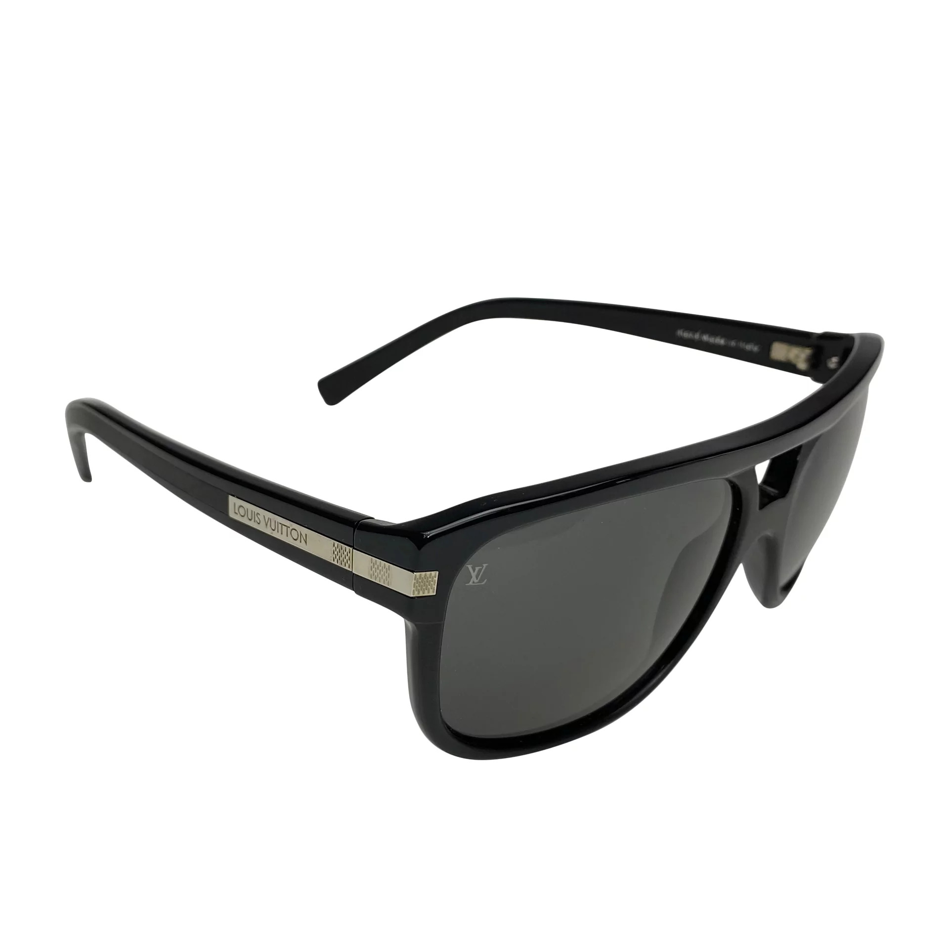 Preços baixos em Óculos de Sol Masculino Louis Vuitton Preto para